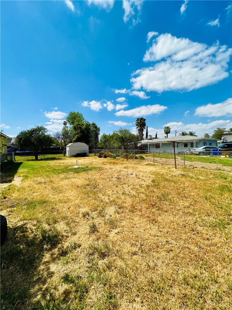 425 Grand Ave Colton, CA 92324