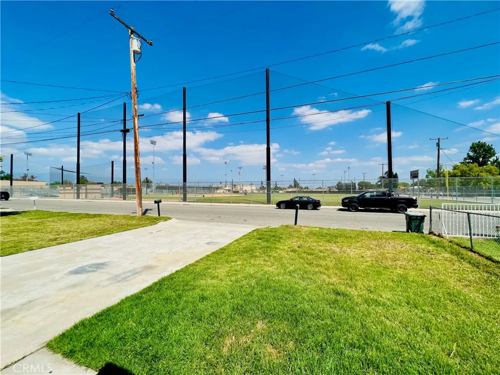 425 Grand Ave Colton, CA 92324