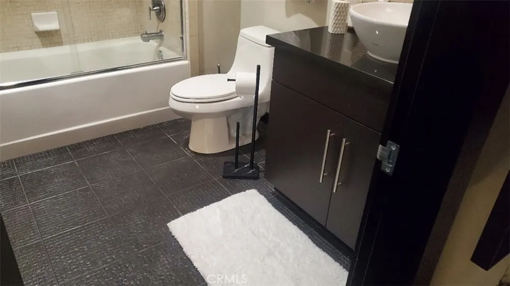 655 S Hope Street #1603 Los Angeles, CA 90017