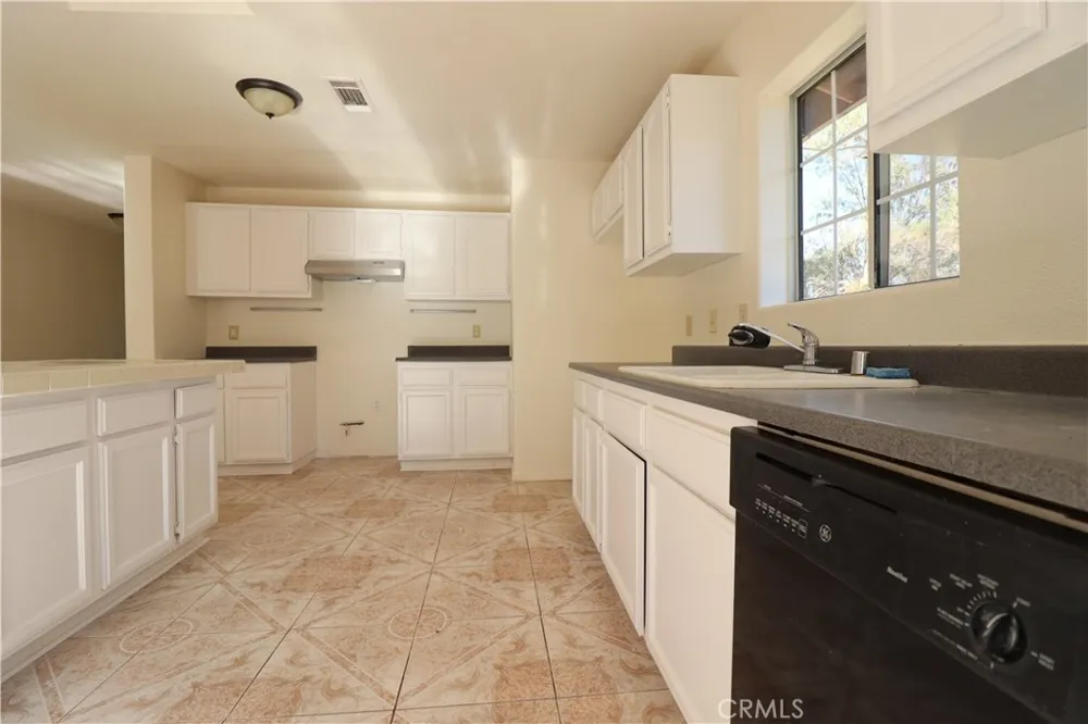 6966 Juniper 29 Palms, CA 92277