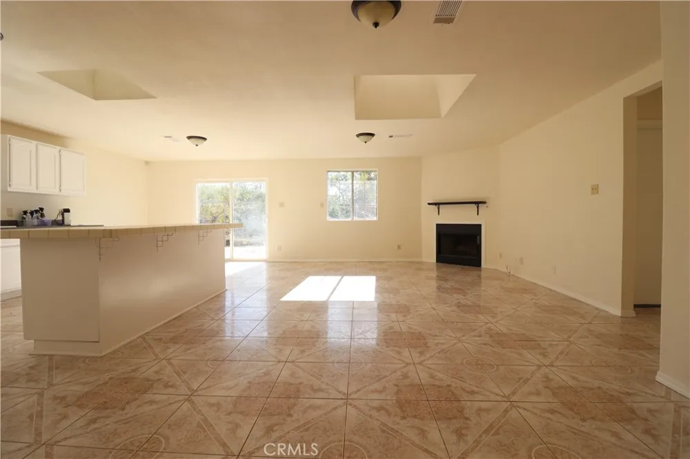 6966 Juniper 29 Palms, CA 92277