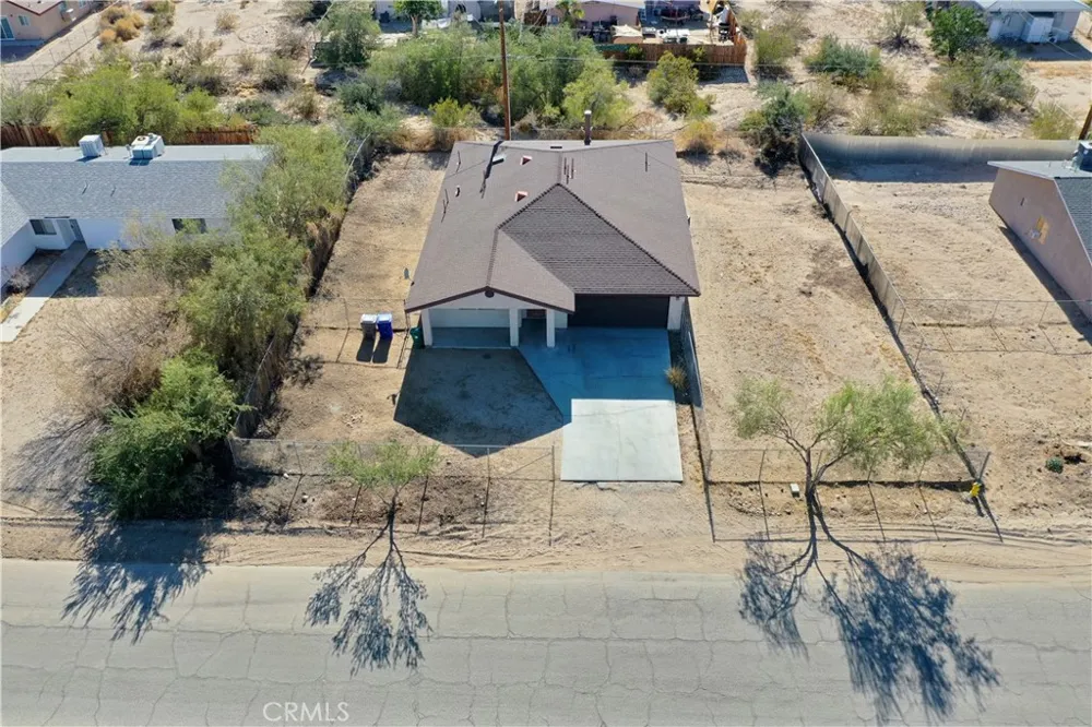 6966 Juniper 29 Palms, CA 92277