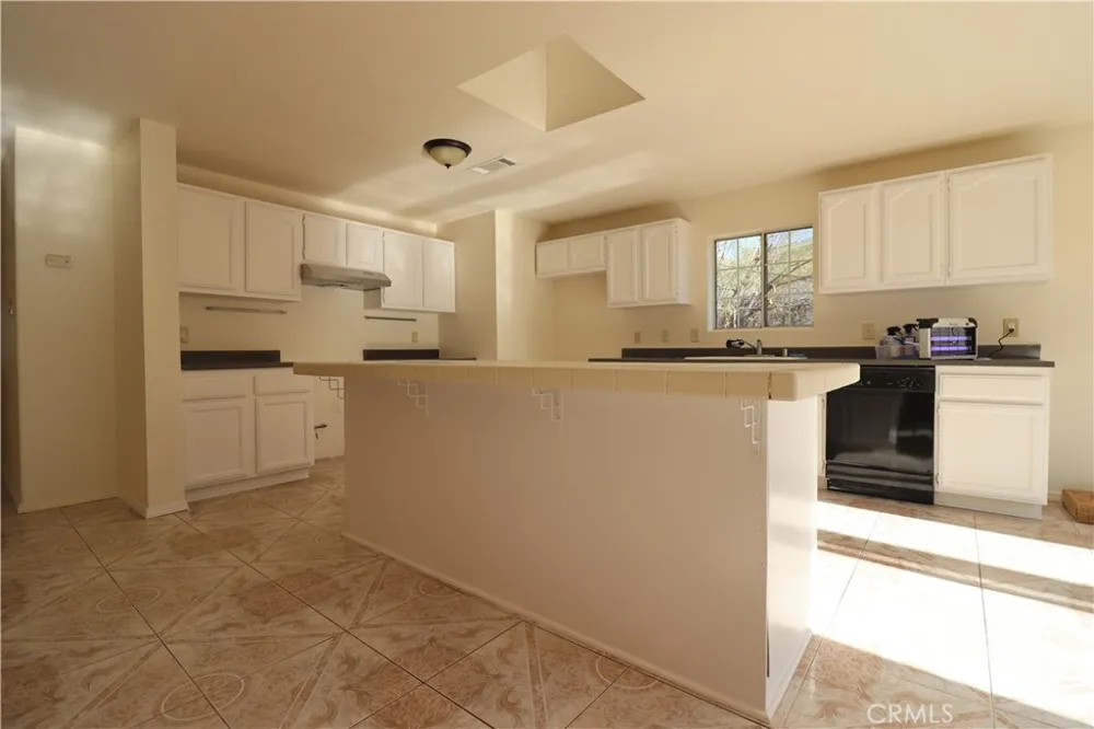 6966 Juniper 29 Palms, CA 92277