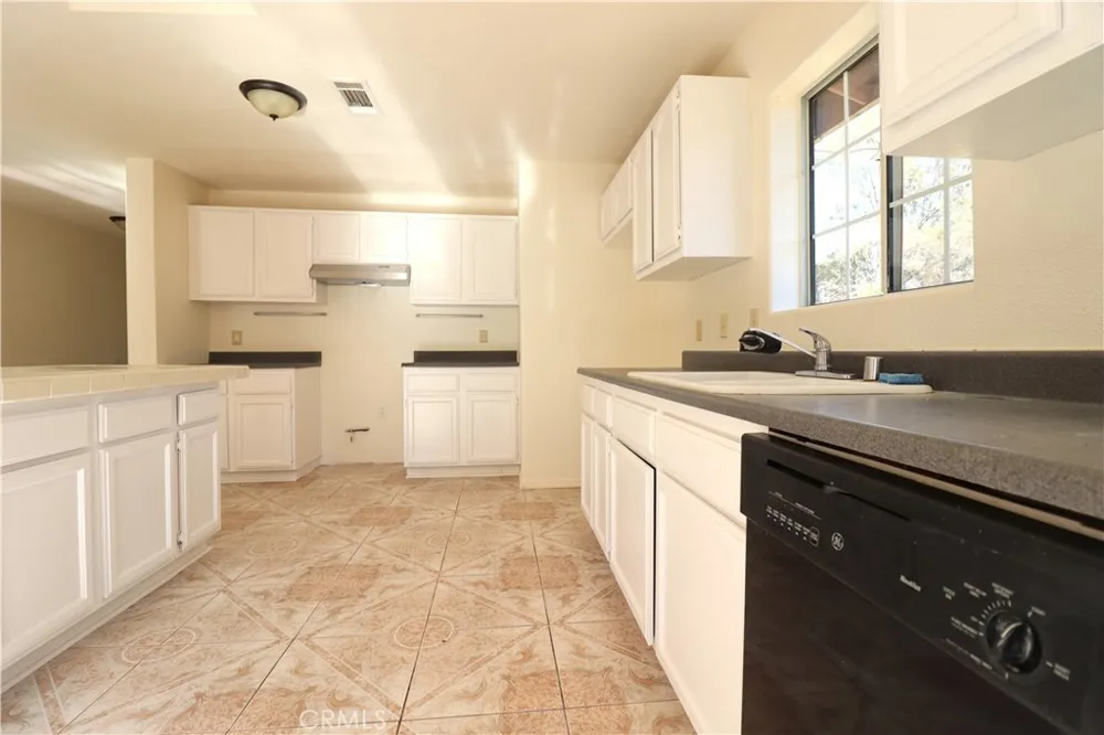 6966 Juniper 29 Palms, CA 92277