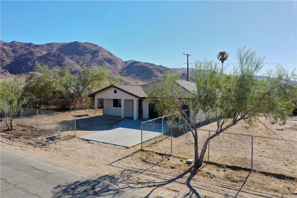 6966 Juniper 29 Palms, CA 92277