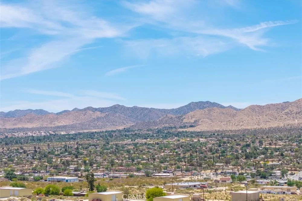 55652 Buena Vista Drive Yucca Valley, CA 92284
