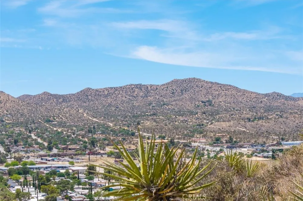 55652 Buena Vista Drive Yucca Valley, CA 92284