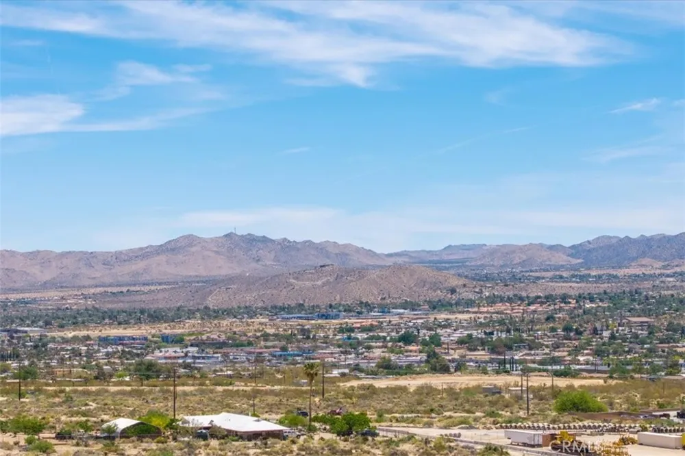 55652 Buena Vista Drive Yucca Valley, CA 92284