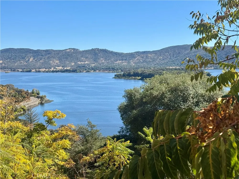 11633 Lakeview Drive Clearlake Oaks, CA 95423