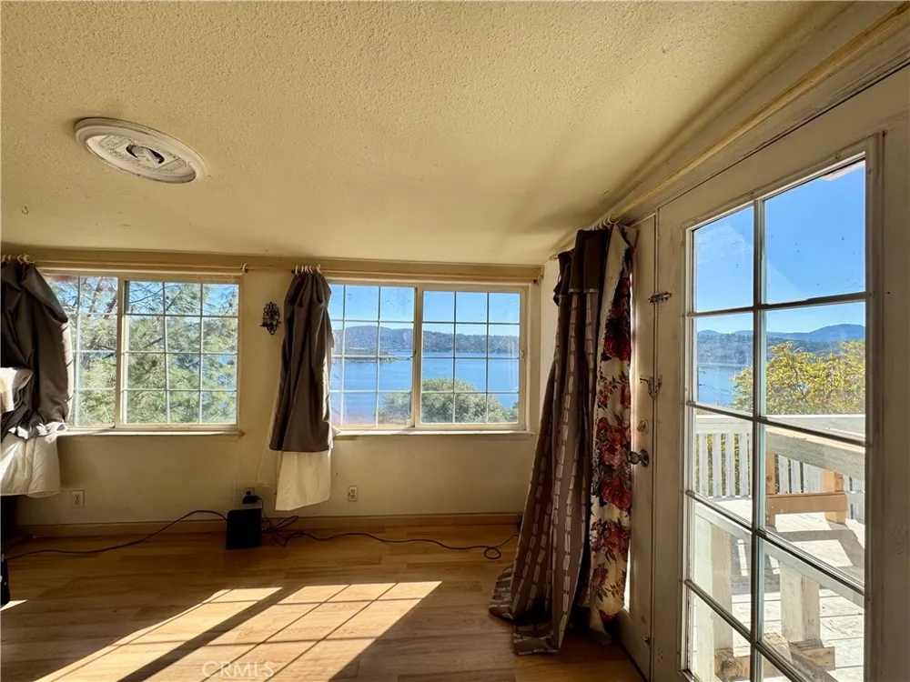 11633 Lakeview Drive Clearlake Oaks, CA 95423