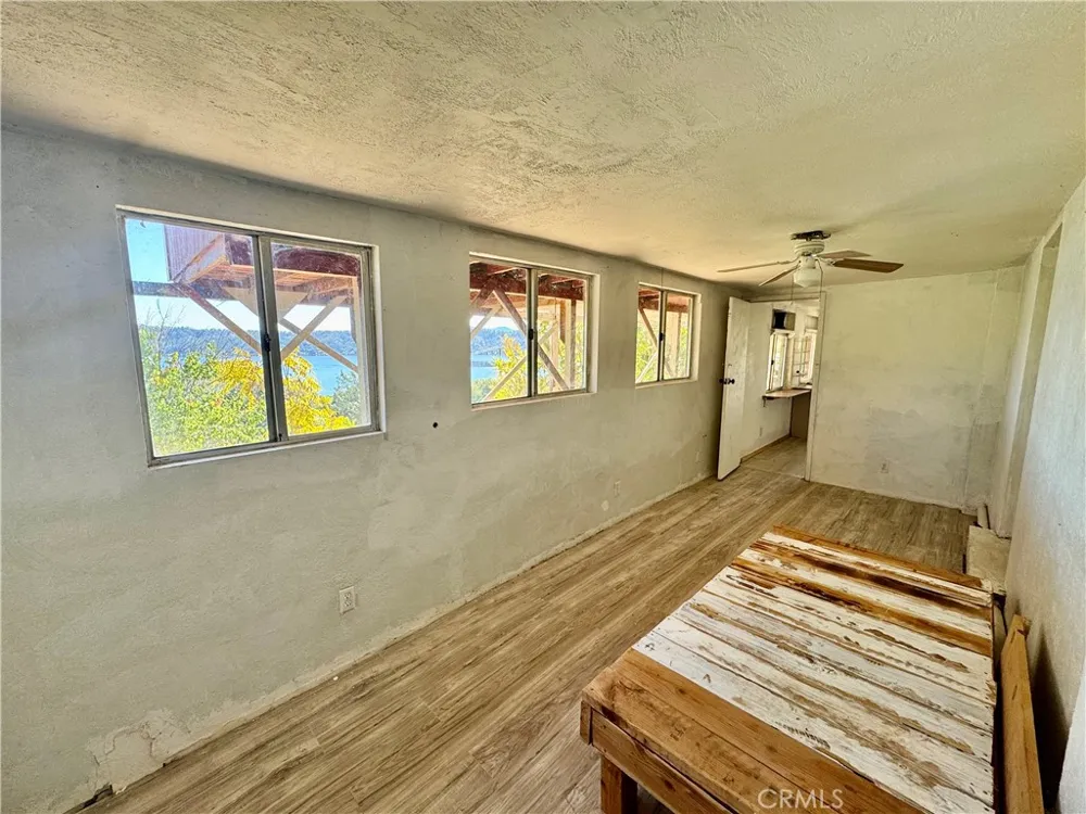11633 Lakeview Drive Clearlake Oaks, CA 95423