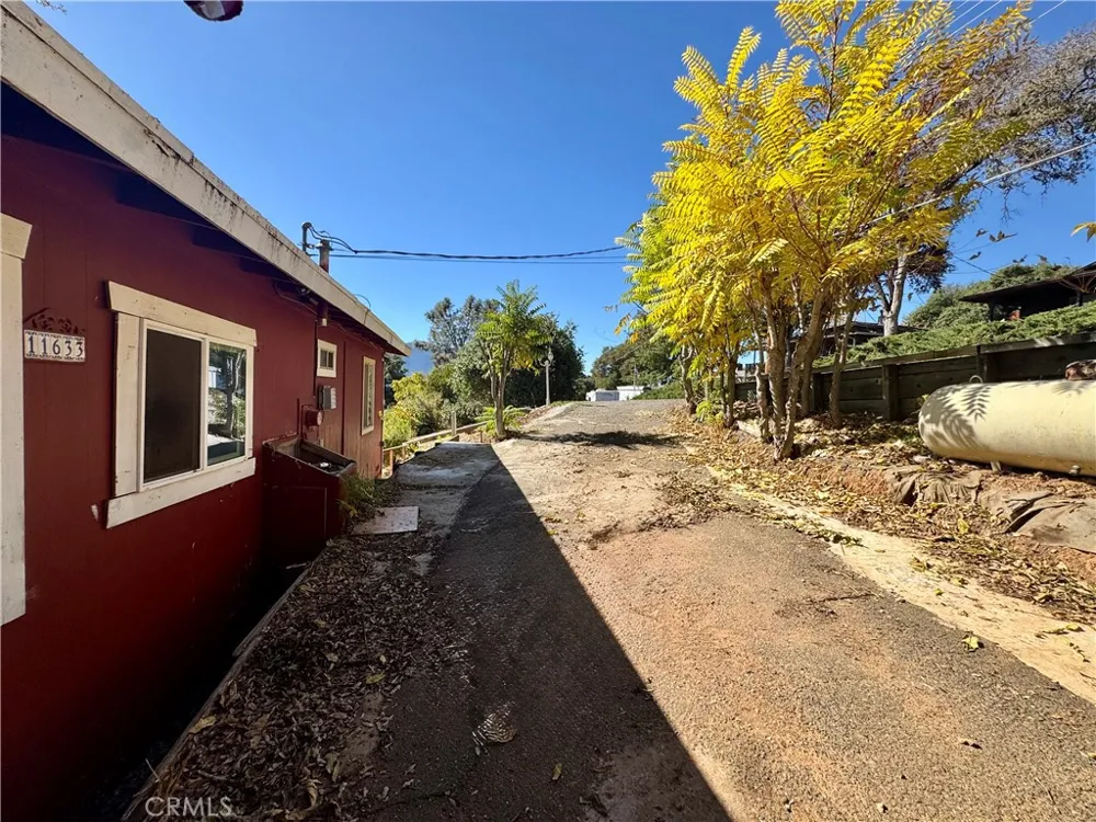 11633 Lakeview Drive Clearlake Oaks, CA 95423