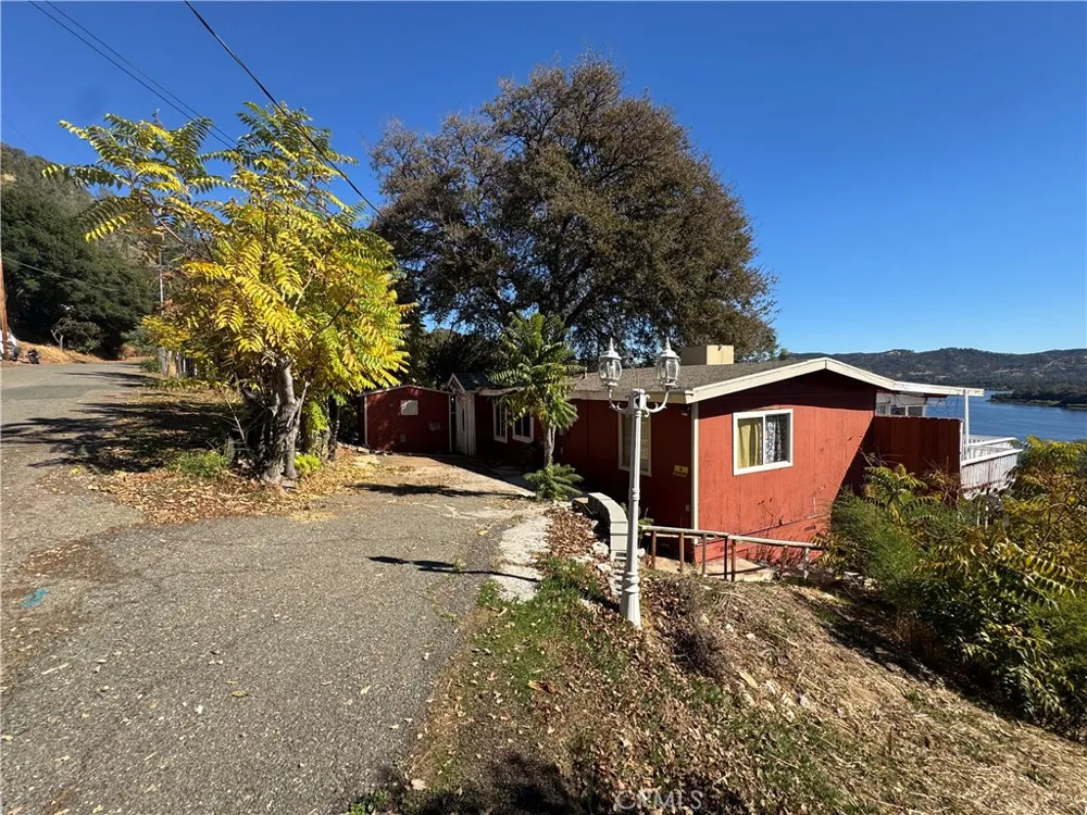 11633 Lakeview Drive Clearlake Oaks, CA 95423