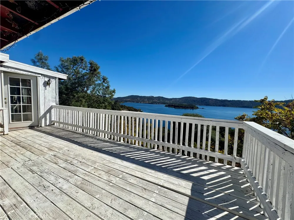11633 Lakeview Drive Clearlake Oaks, CA 95423
