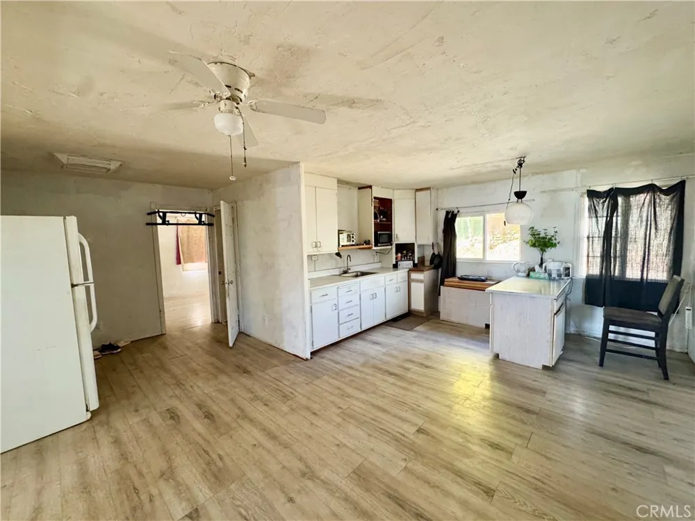 11633 Lakeview Drive Clearlake Oaks, CA 95423