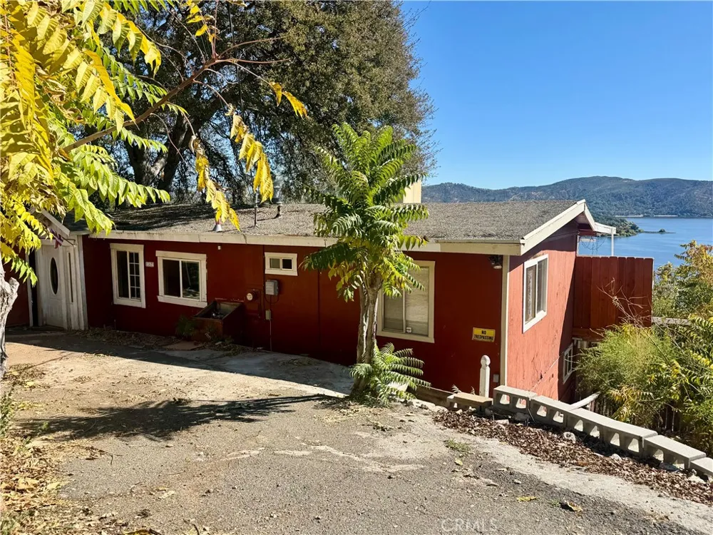 11633 Lakeview Drive Clearlake Oaks, CA 95423