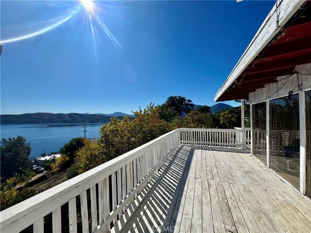 11633 Lakeview Drive Clearlake Oaks, CA 95423
