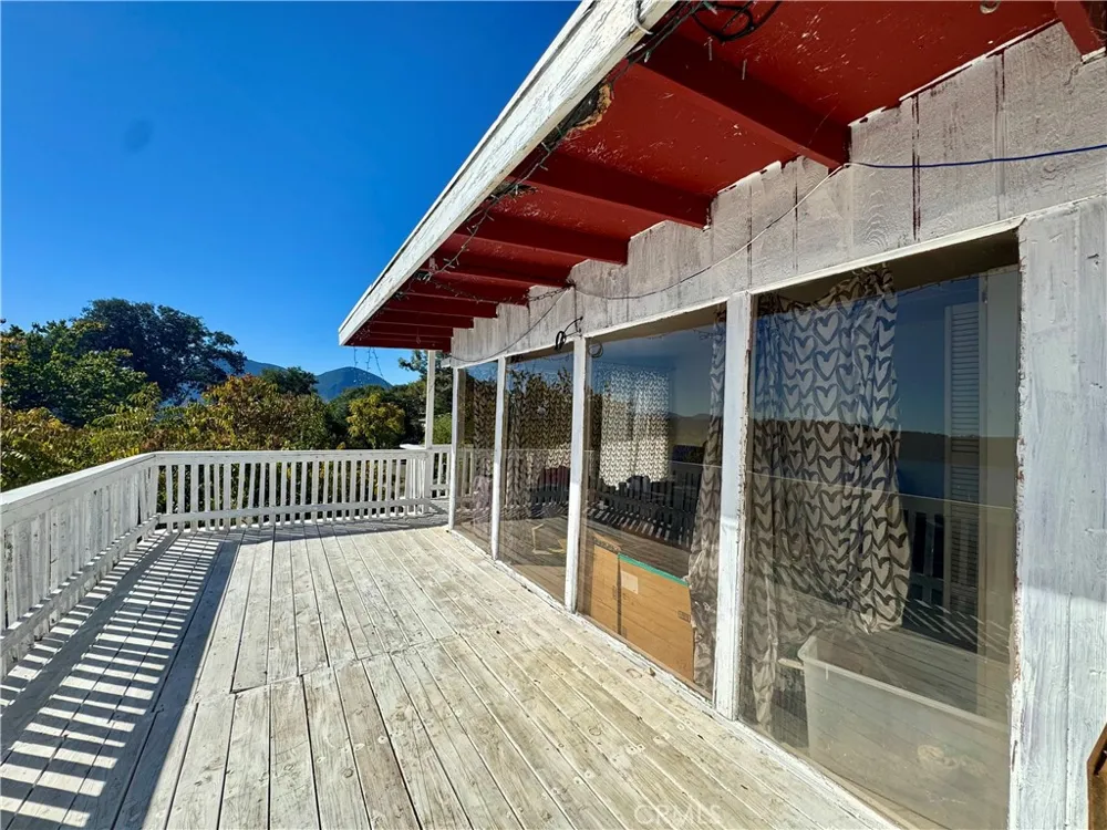 11633 Lakeview Drive Clearlake Oaks, CA 95423