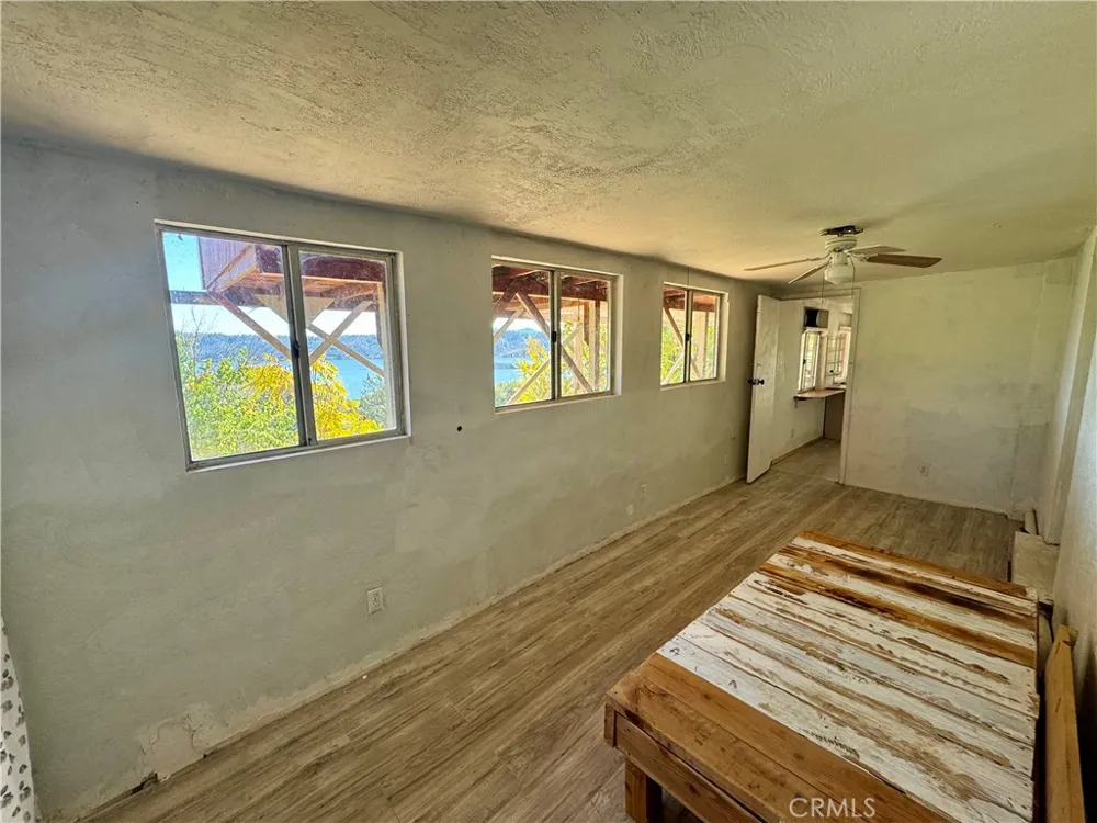 11633 Lakeview Drive Clearlake Oaks, CA 95423