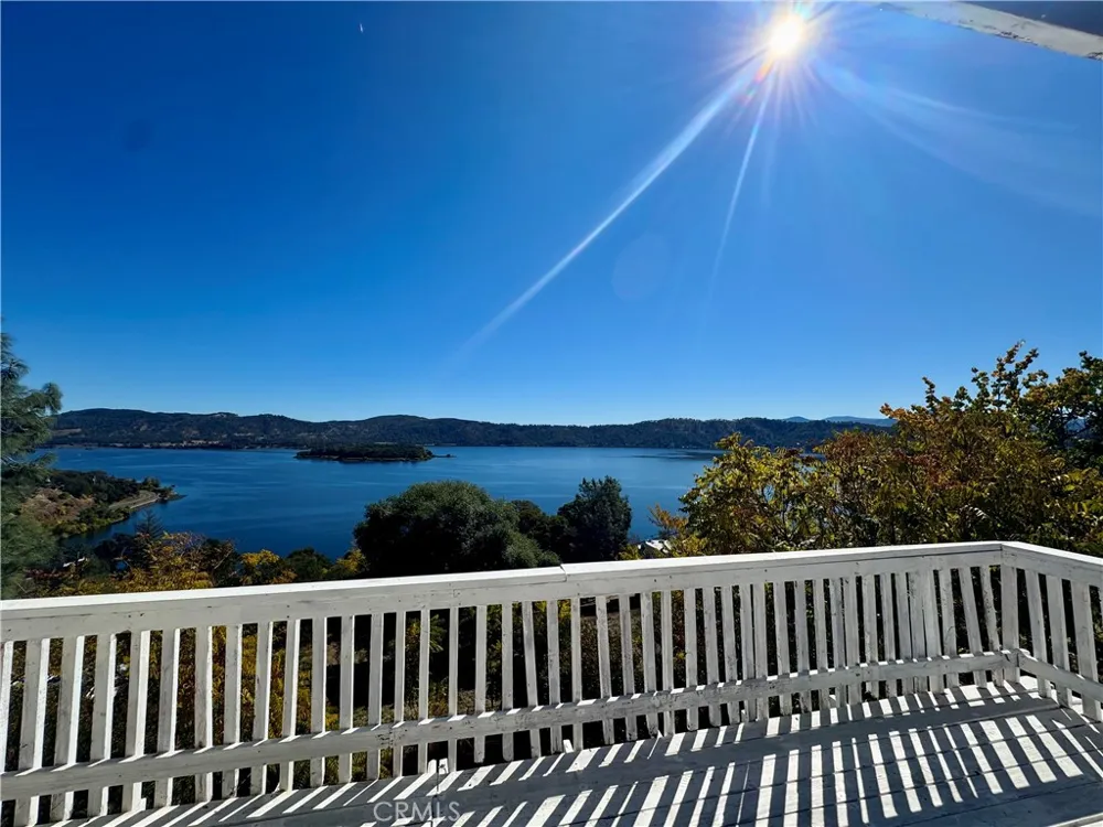 11633 Lakeview Drive Clearlake Oaks, CA 95423
