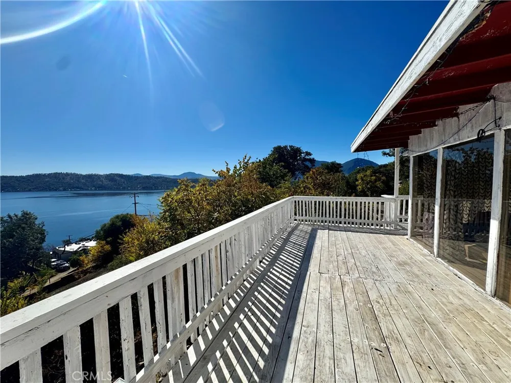 11633 Lakeview Drive Clearlake Oaks, CA 95423