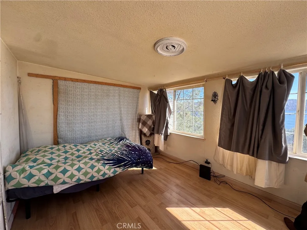 11633 Lakeview Drive Clearlake Oaks, CA 95423