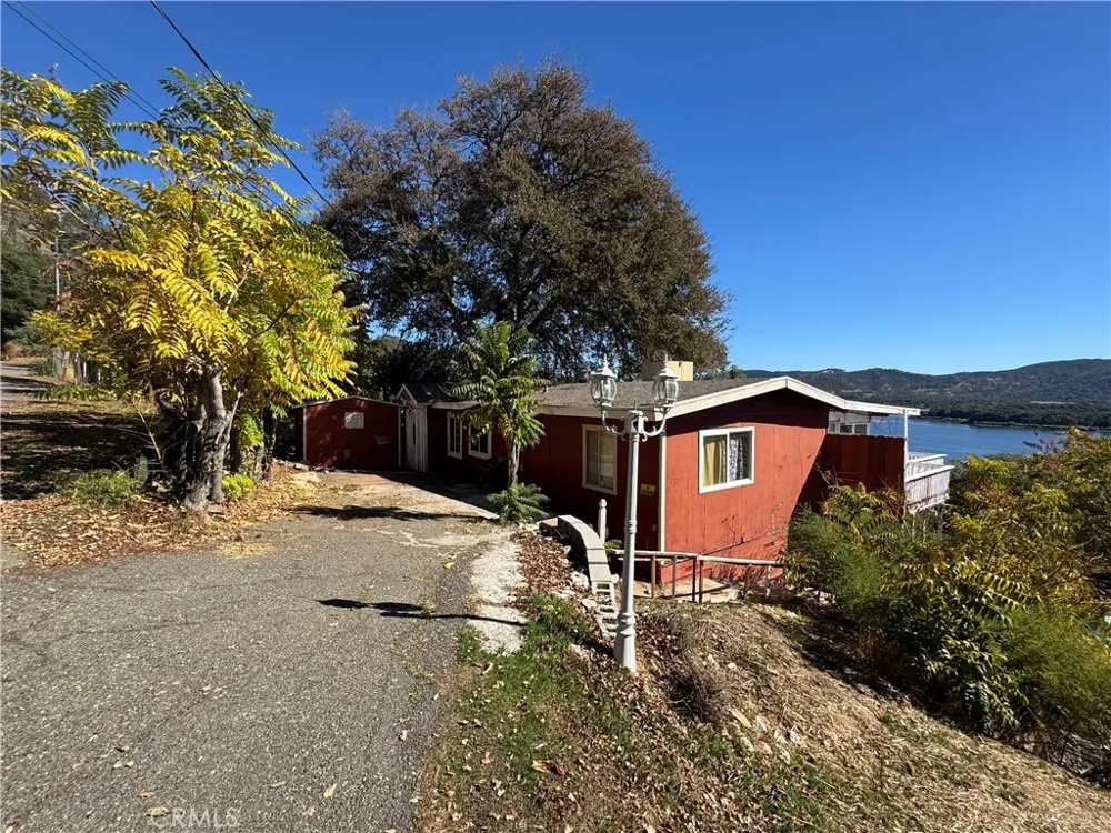 11633 Lakeview Drive Clearlake Oaks, CA 95423