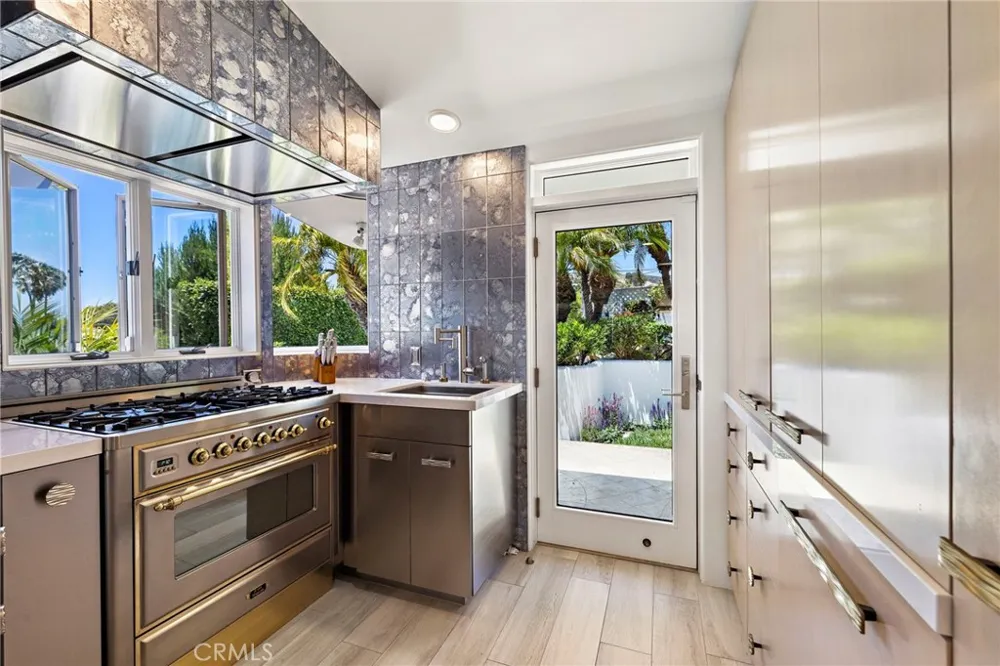 594 Cliff Drive Laguna Beach, CA 92651