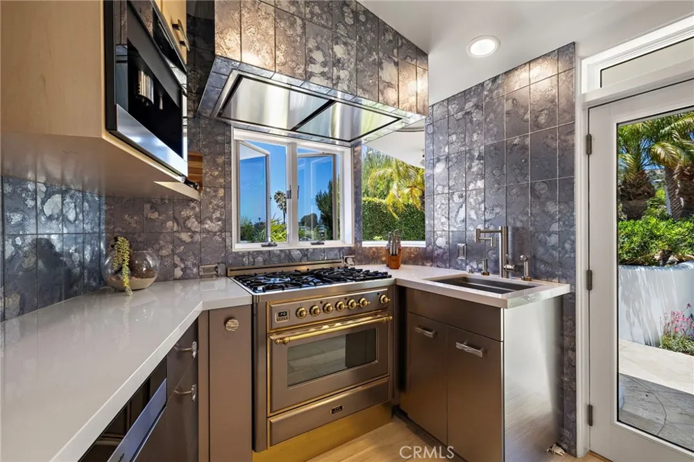 594 Cliff Drive Laguna Beach, CA 92651