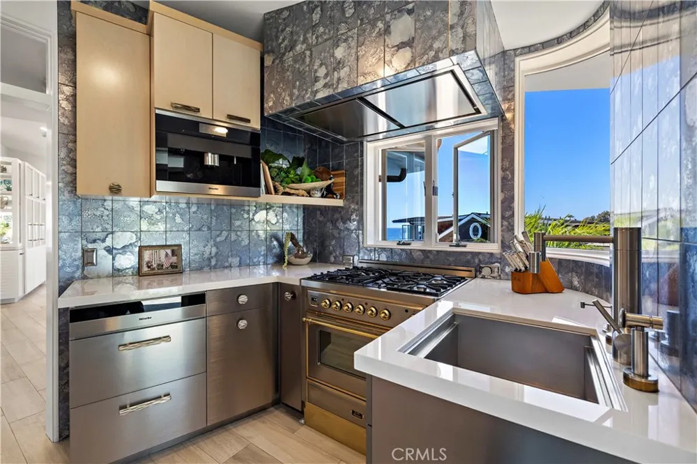 594 Cliff Drive Laguna Beach, CA 92651