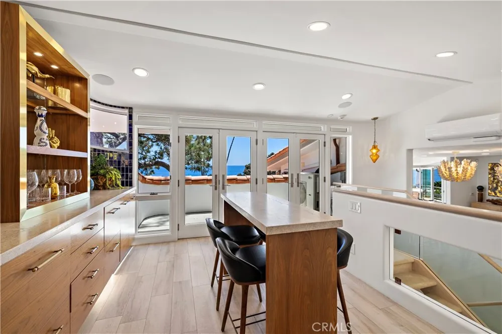 594 Cliff Drive Laguna Beach, CA 92651