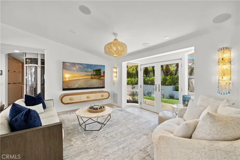 594 Cliff Drive Laguna Beach, CA 92651