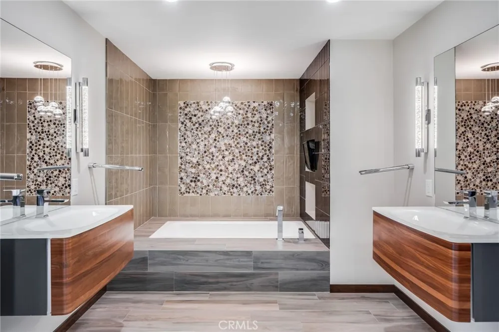 31321 Ceanothus Laguna Beach, CA 92651