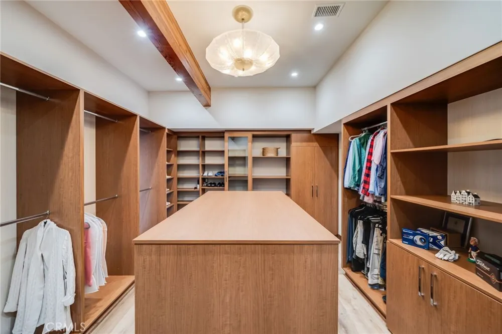 31321 Ceanothus Laguna Beach, CA 92651