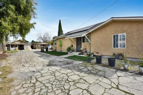 2138 E San Antonio Street