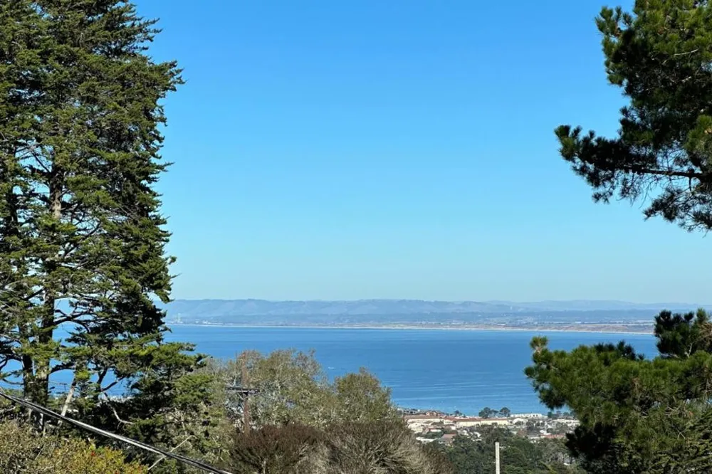 25 Cielo Vista Drive Monterey, CA 93940