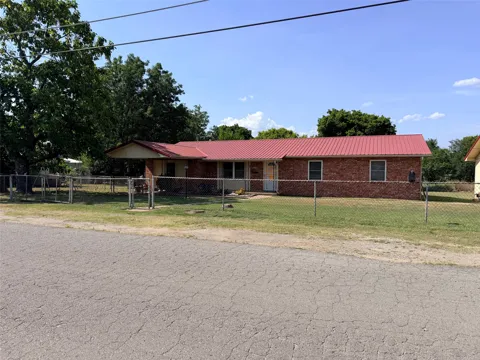 810 Warren Road