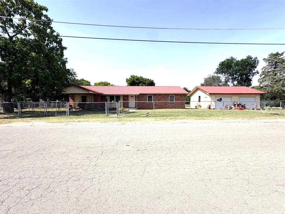 810 Warren Road Henryetta, OK 74437