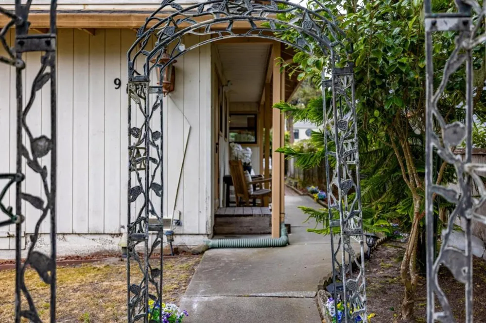 917 Fountain Avenue Pacific Grove, CA 93950