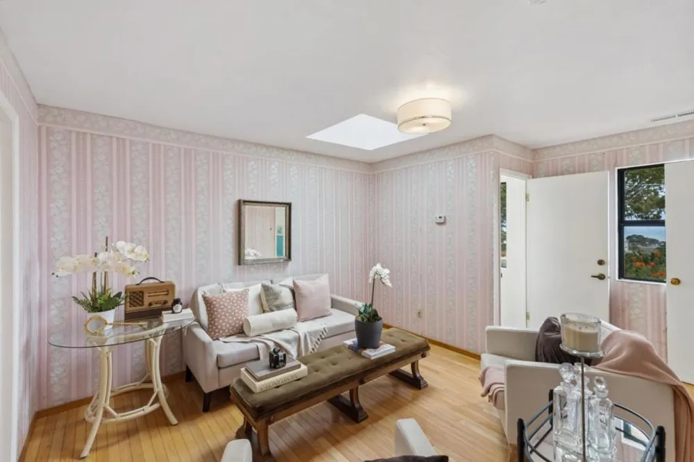 917 Fountain Avenue Pacific Grove, CA 93950
