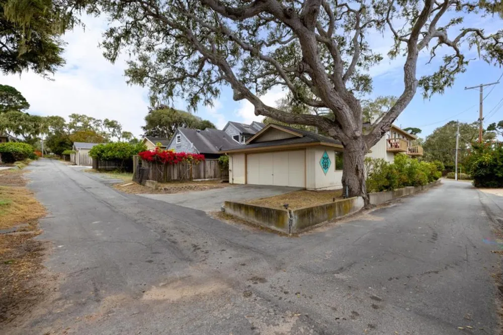 917 Fountain Avenue Pacific Grove, CA 93950