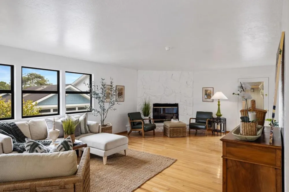 917 Fountain Avenue Pacific Grove, CA 93950