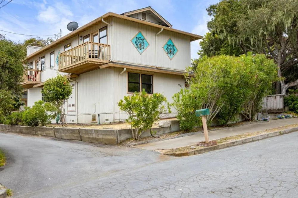 917 Fountain Avenue Pacific Grove, CA 93950