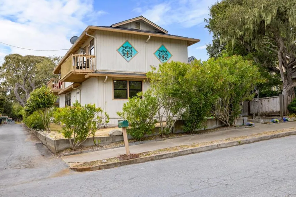 917 Fountain Avenue Pacific Grove, CA 93950