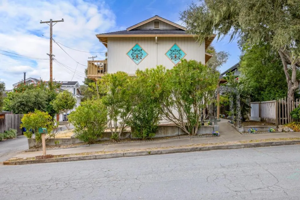 917 Fountain Avenue Pacific Grove, CA 93950