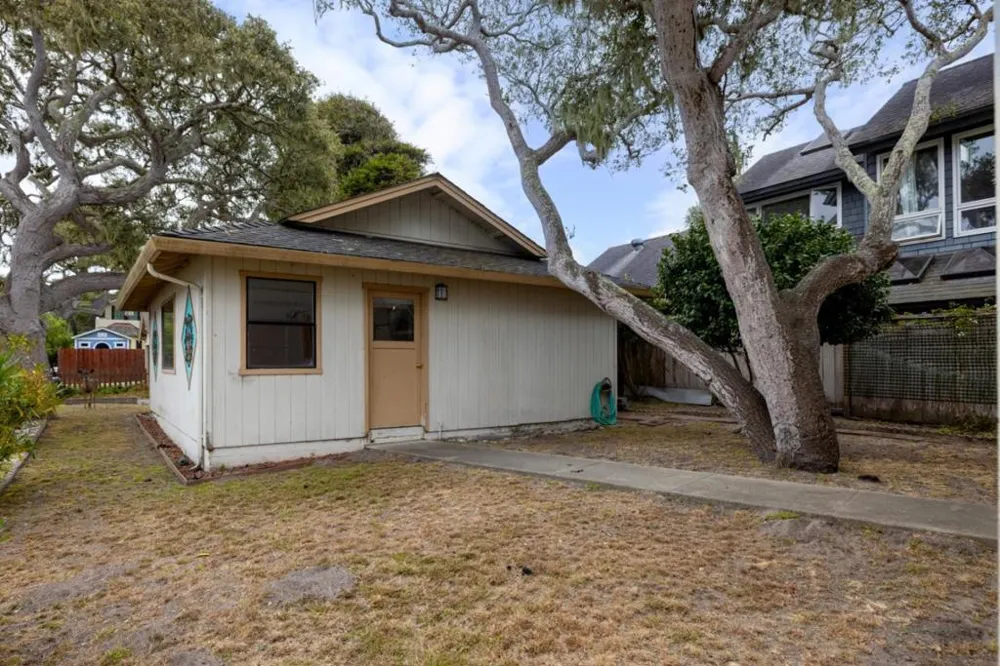 917 Fountain Avenue Pacific Grove, CA 93950