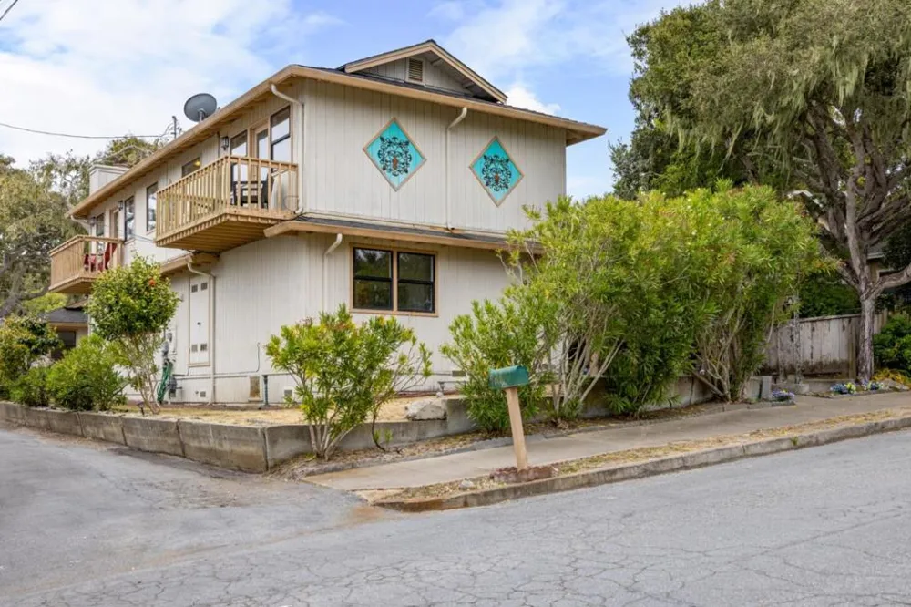 917 Fountain Avenue Pacific Grove, CA 93950