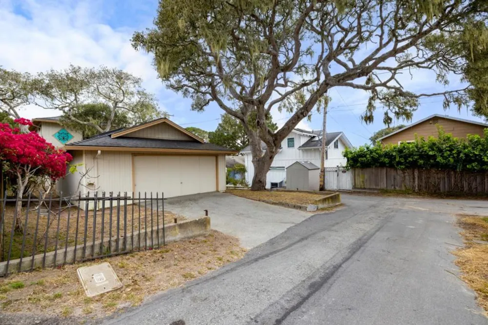 917 Fountain Avenue Pacific Grove, CA 93950