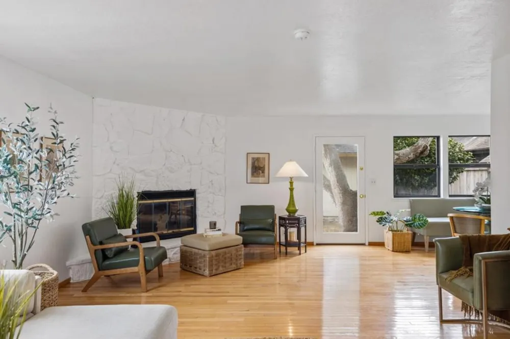 917 Fountain Avenue Pacific Grove, CA 93950