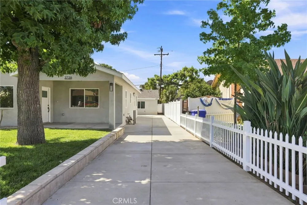 3738 Blanche Pasadena, CA 91107